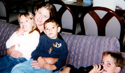 Laura with young cousins at Micheles wedding